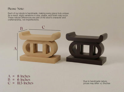 Two wooden stools, one beige and one black, on a light gray background with measurements and notes.